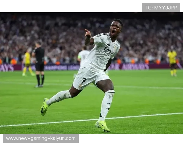 维尼修斯突破后分球直达前点,皇马攻势继续